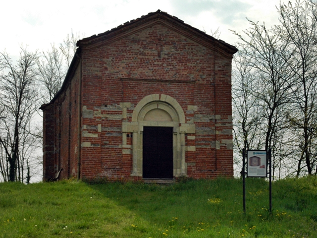 Mostre fotografiche nella Chiesa Romanica di San Lorenzo 